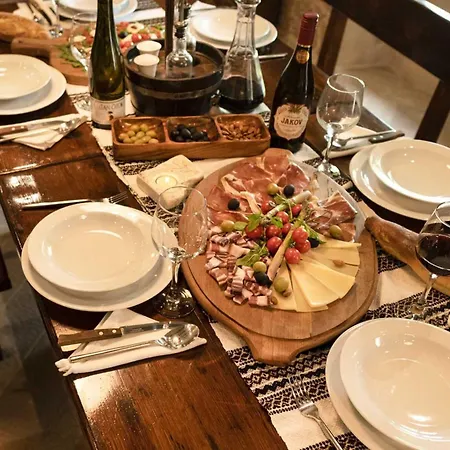 Stone House Lola - Two Bedroom Holiday home *