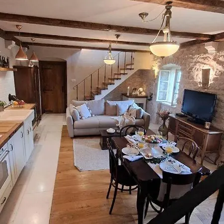 Stone House Lola - Two Bedroom