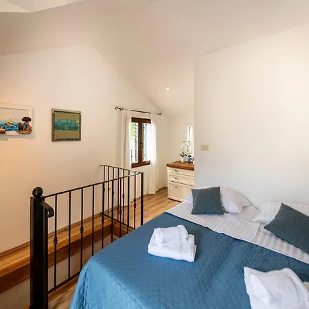 Stone House Lola - Two Bedroom Semesterbostad Grabovac (Split-Dalmatia)