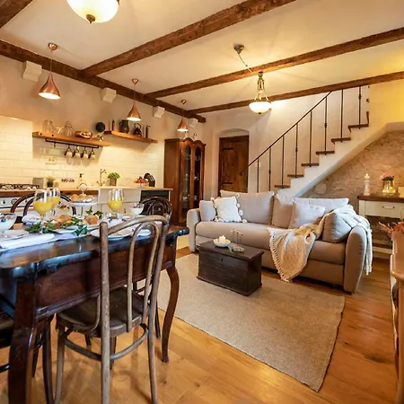 Stone House Lola - Two Bedroom *