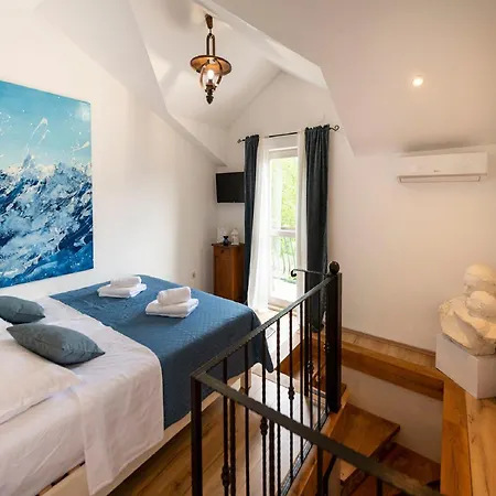Stone House Lola - Two Bedroom * Grabovac (Split-Dalmatia)