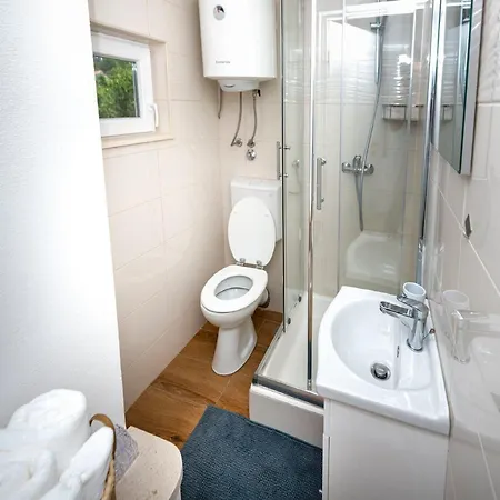 Stone House Lola - Two Bedroom Semesterbostad