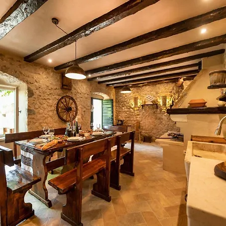 Casa vacanze Stone House Lola - Two Bedroom Grabovac (Split-Dalmatia)