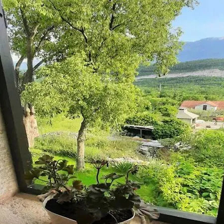 Stone House Lola - Two Bedroom *