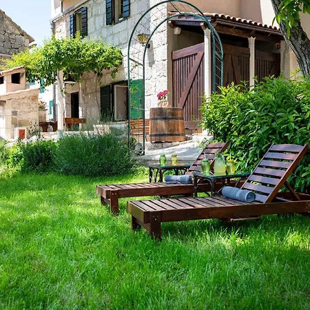 Stone House Lola - Two Bedroom Grabovac (Split-Dalmatia)