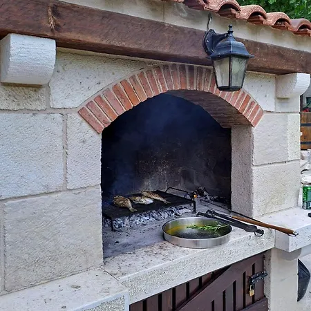 Stone House Lola - Two Bedroom