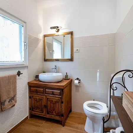 Stone House Lola - Two Bedroom Casa vacanze *
