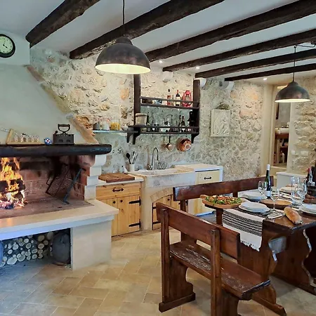 Stone House Lola - Two Bedroom Grabovac (Split-Dalmatia)