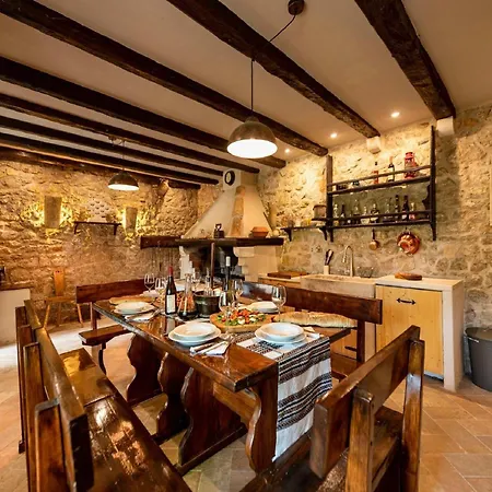 Stone House Lola - Two Bedroom Grabovac (Split-Dalmatia)